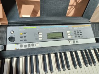 Teclado Yamaha YPT-240