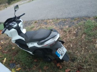 Moto Scooter Sym 125cc Blanca y Negra