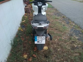 Moto Scooter Sym 125cc Blanca y Negra