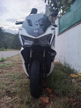 Moto Scooter Sym 125cc Blanca y Negra
