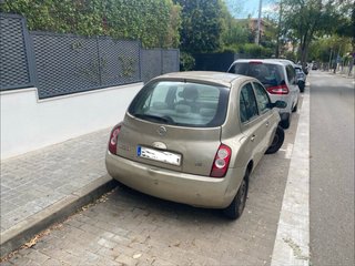 Nissan Micra 2004 volante a la derecha