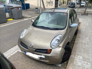 Nissan Micra 2004 volante a la derecha