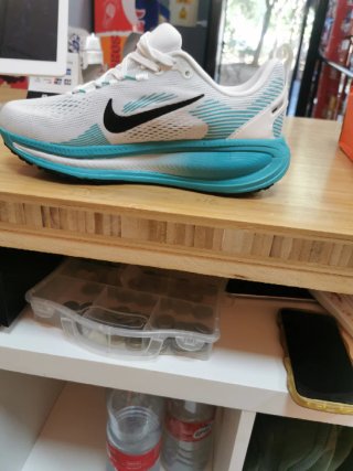 Tenis Nike ZoomX Blanco y Turquesa