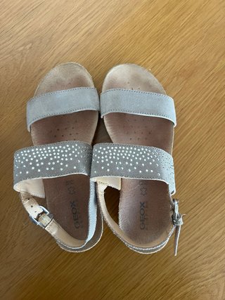 Sandalias Geox Beige y Plateadas
