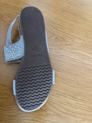 Sandalias Geox Beige y Plateadas