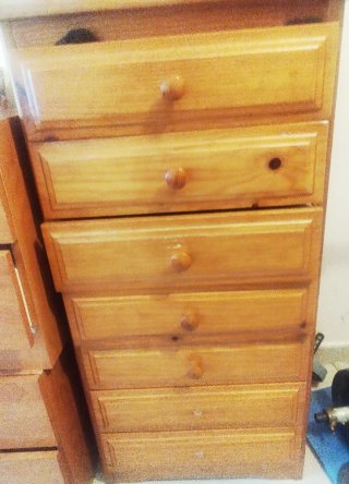 Cómoda de madera para dormitorio