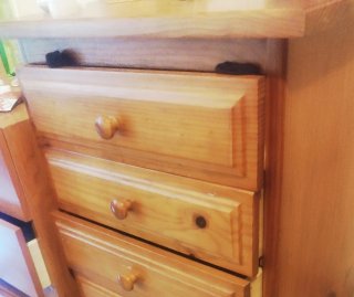 Cómoda de madera para dormitorio