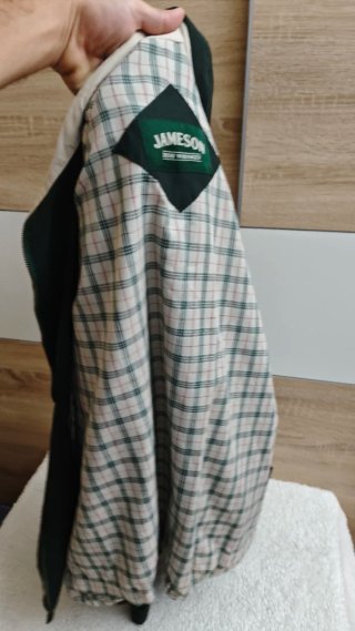 Chaqueta peomocional marca wisky Jameson