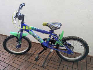 Bicicleta infantil azul 16