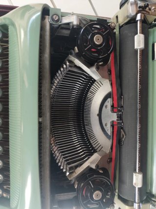 Máquina de escribir Olivetti Studio 44