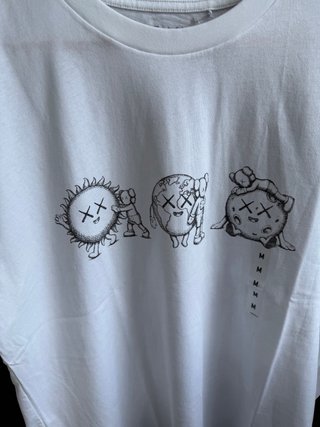 Camiseta KAWS UNIVERSE