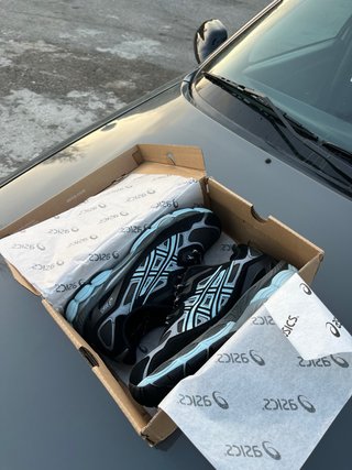Zapatillas Asics Negras y Azules