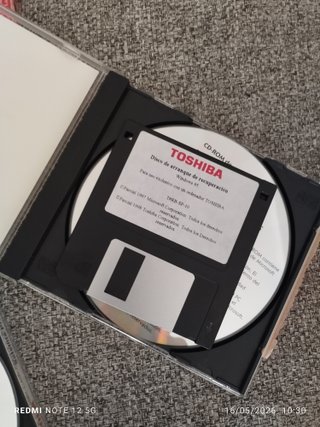 CDs y disquetes Toshiba Retro.