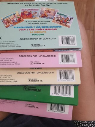 Lote variado de libros infantil en español.