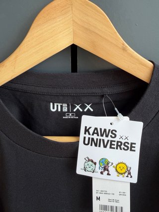 Camiseta KAWS UNIVERSE