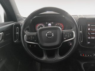 Volvo XC40 T3 Momentum Auto 120 kW (163 CV)