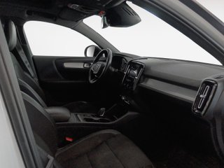 Volvo XC40 T3 Momentum Auto 120 kW (163 CV)