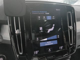 Volvo XC40 T3 Momentum Auto 120 kW (163 CV)