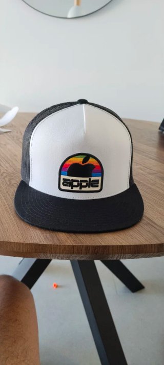 Gorra Apple Trucker Negra y Blanca