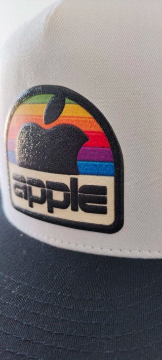 Gorra Apple Trucker Negra y Blanca