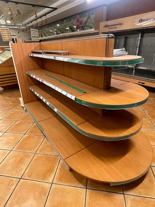 Expositor de madera y metal