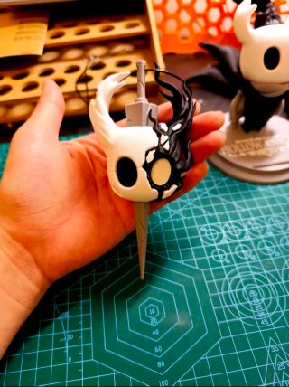 Colgante Hollow Knight Roto