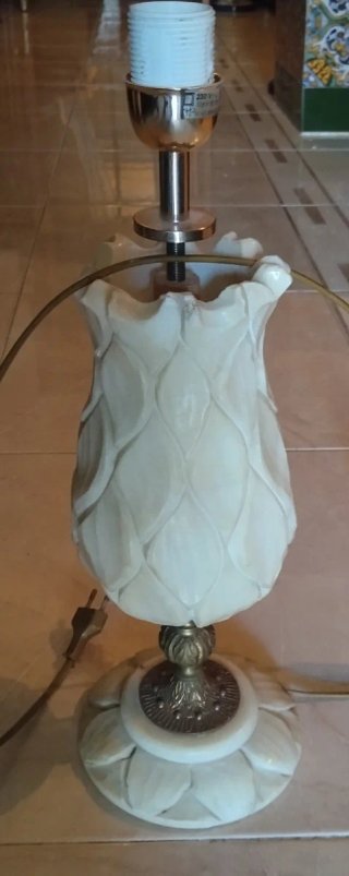 Lámpara ánfora de mármol y bronce de 35 cm alto