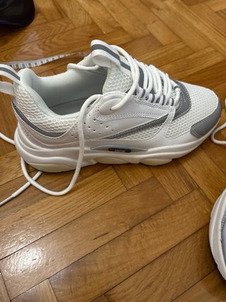 Scarpe Sneakers Bianche e Nere
