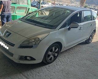 Peugeot 464017 capot 5008 premium