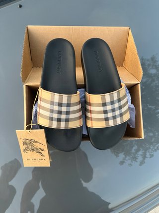 Chanclas Burberry Beige y Negro