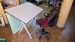 Mesa delineante plegable y silla. Regulables.