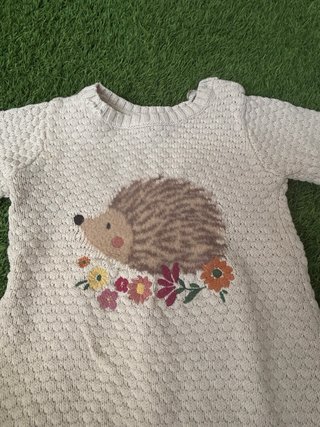 Vestido de punto con erizo y flores