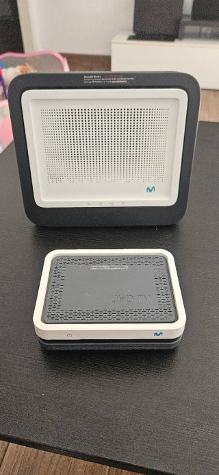 Router y Descodificador Movistar UHD TV
