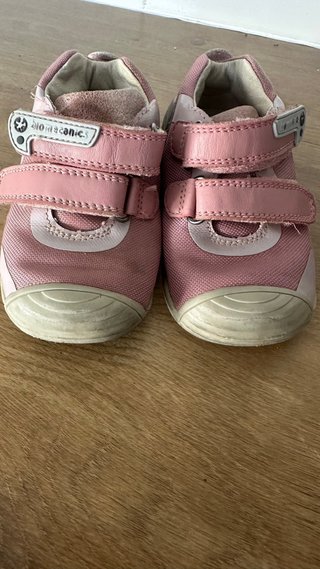 Zapatillas Biomecanics Talla 23 y talla 22