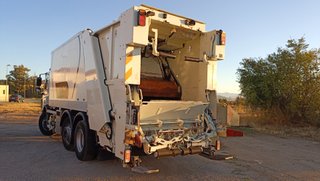SE VENDE CAMION PARA LA RECOGIDA DE BASURA SELECTI