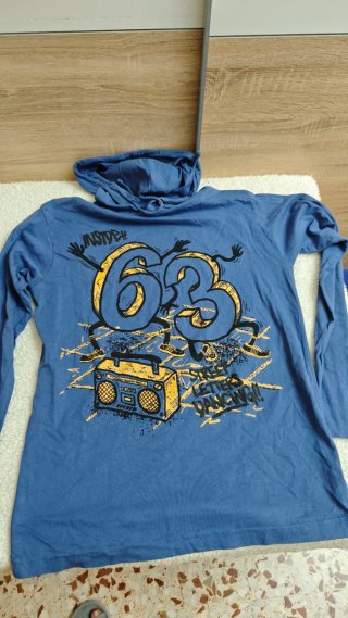 Sudadera con capucha 63 y boombox