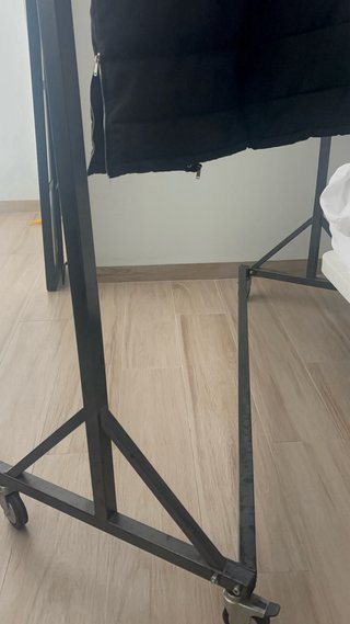 Descripción: Perchero/burro de ropa profesional de