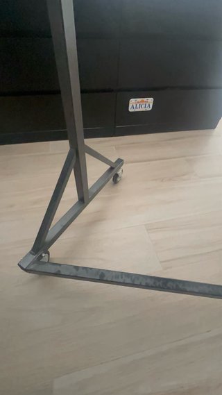Descripción: Perchero/burro de ropa profesional de