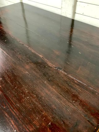 Escritorio antiguo de bambú y madera