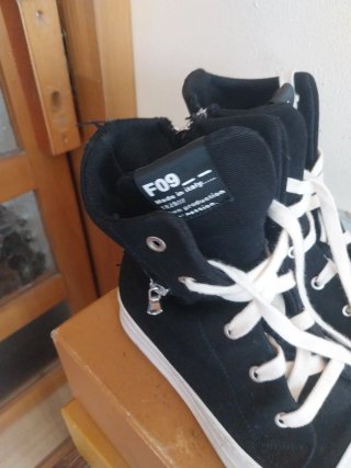 Scarpe ginnastica alte nere e bianche