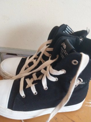Scarpe ginnastica alte nere e bianche