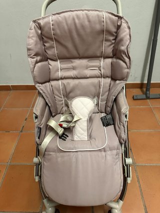 Carro de bebé rosa acolchado