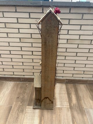 Pajarera artesanal rústica de madera