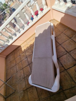 Hamaca de playa para piscina beige y blanca
