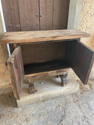 Armario antiguo tallado madera