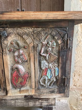 Armario antiguo tallado madera