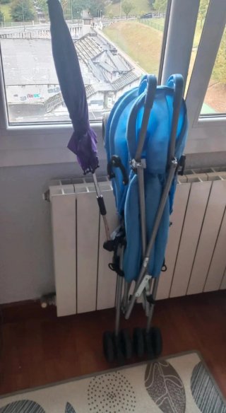 Silla de paseo azul tipo paraguas