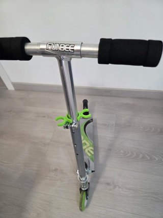 Patinete infantil gris y verde