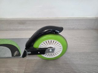 Patinete infantil gris y verde