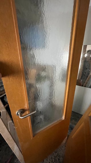 Puerta de roble con cristal
